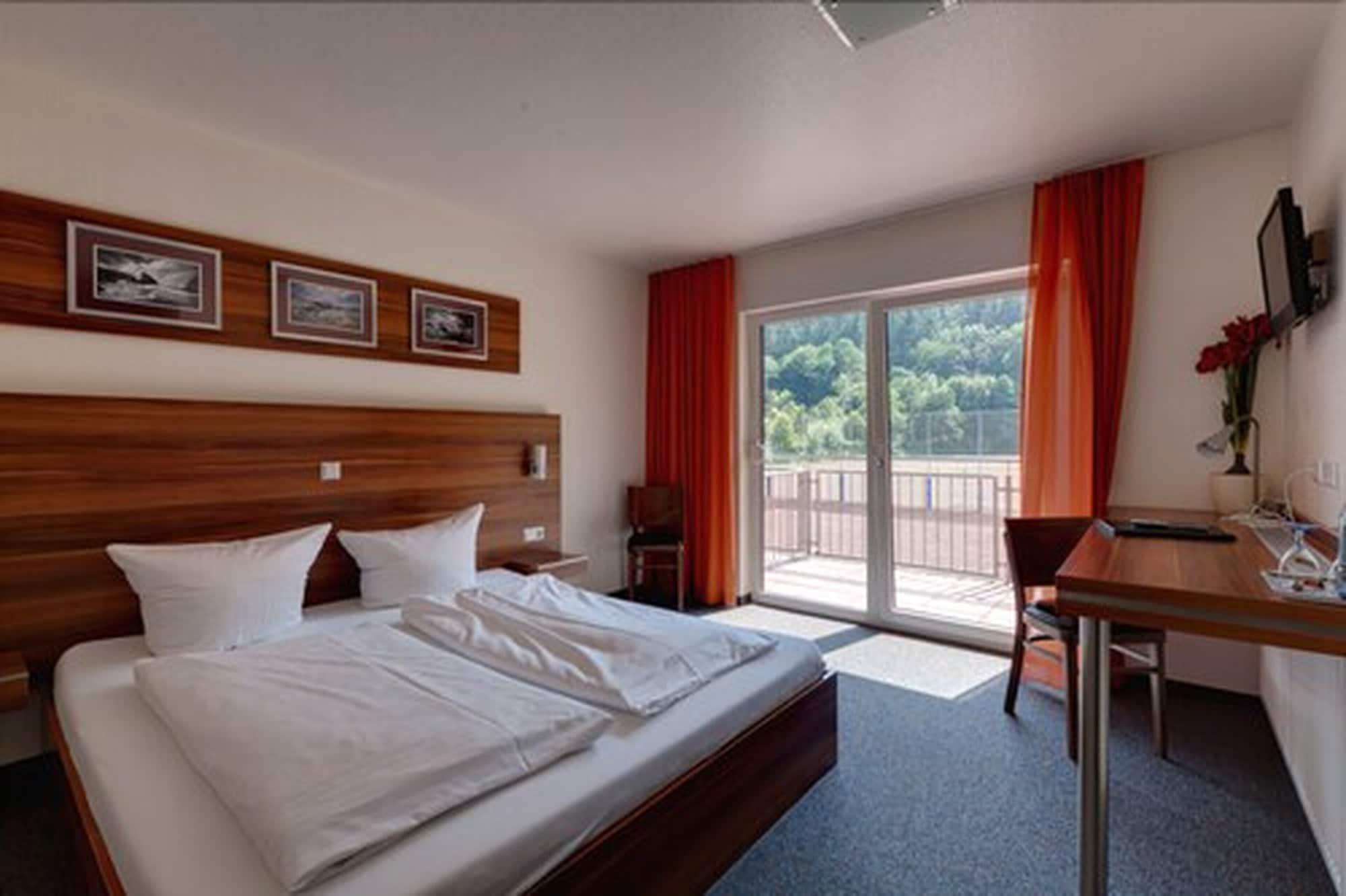 Hotel Zum Neckartal ไฮเดลเบิร์ก ภายนอก รูปภาพ
